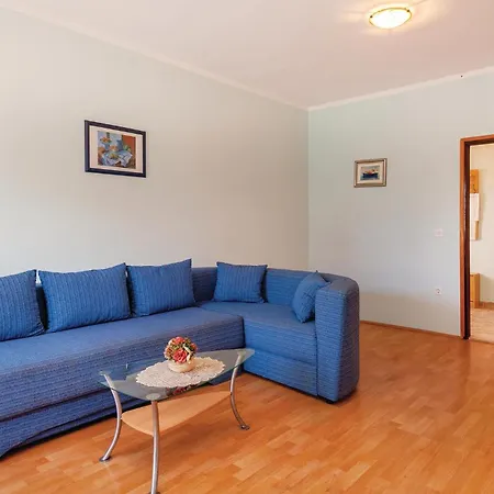 2 Bedroom Cozy In Pinezići